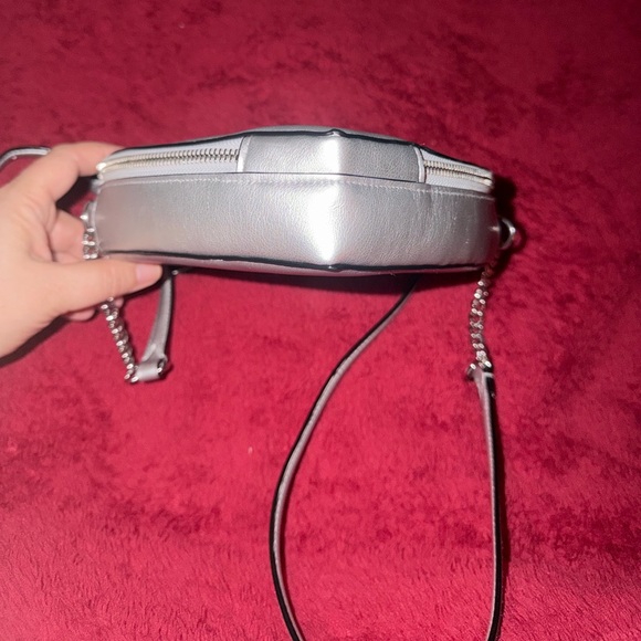 Victoria’s Secret Metallic Heart-Shaped Silver Crossbody Bag NWOT - Picture 4 of 5